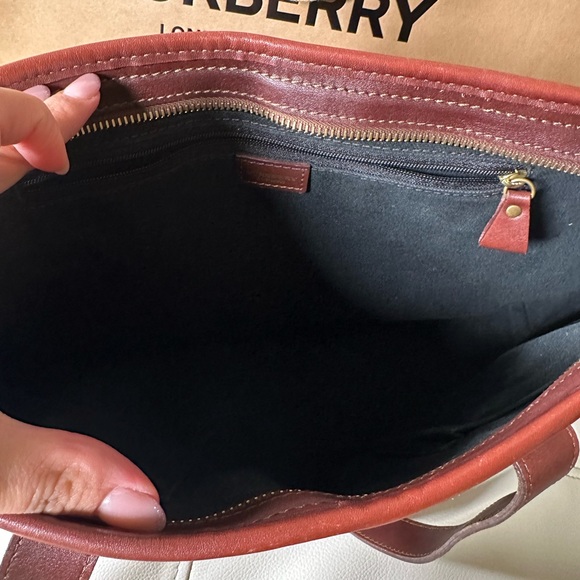 BURBERRY Medium Tote - Picture 11 of 13